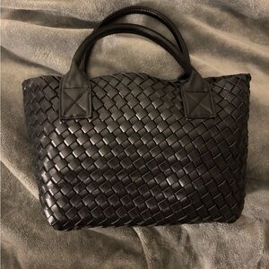 Woven shoppers tote